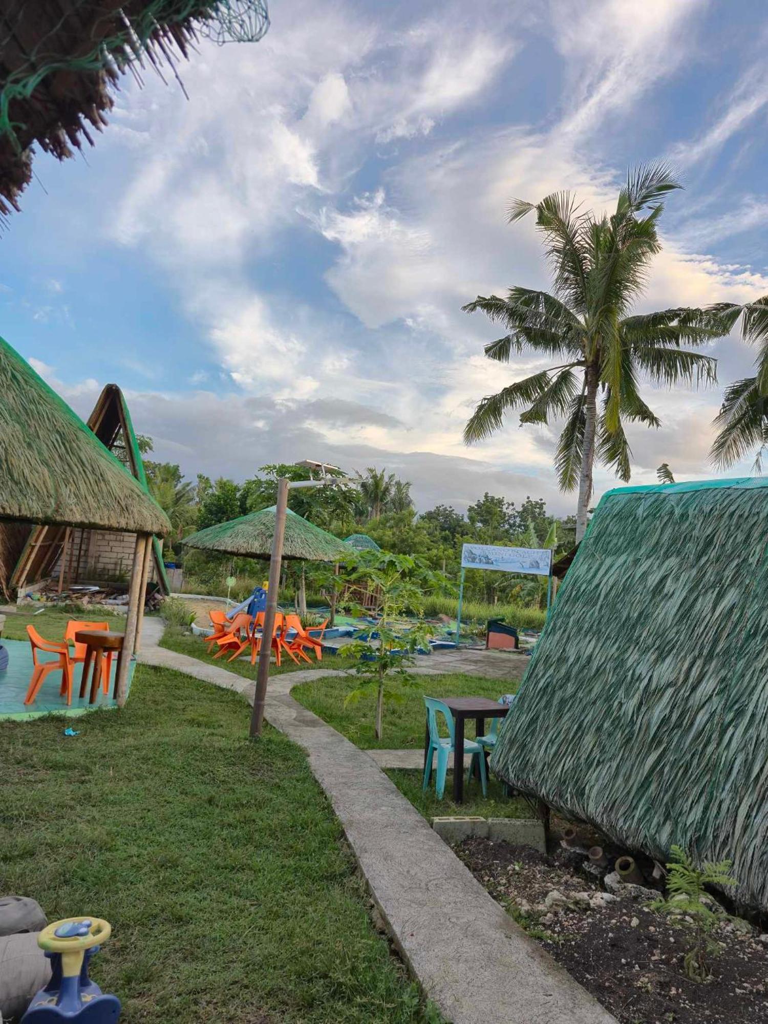 Nirvana Bamboo Houses & Dive Resort Moalboal Exterior foto