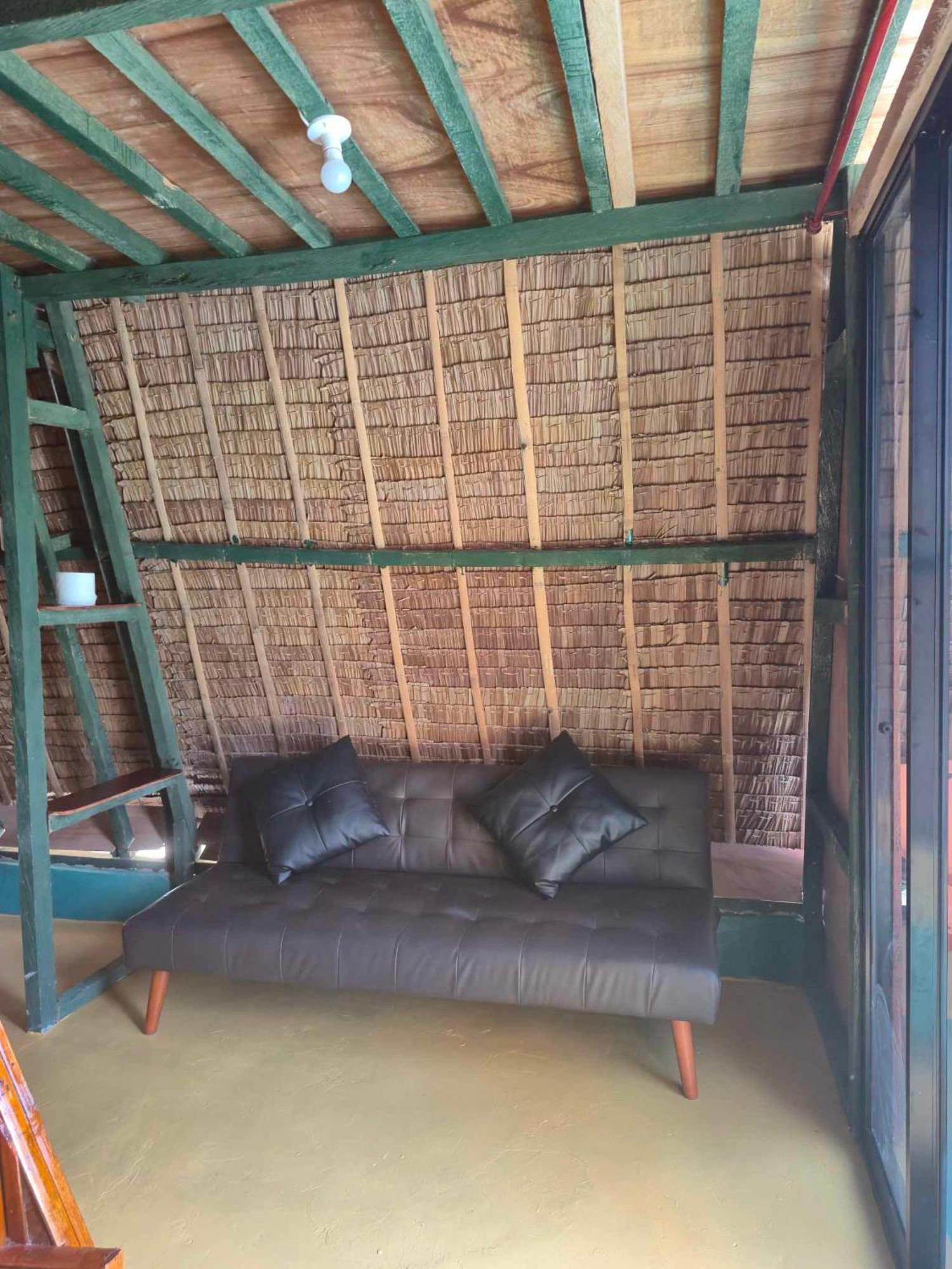Nirvana Bamboo Houses & Dive Resort Moalboal Exterior foto