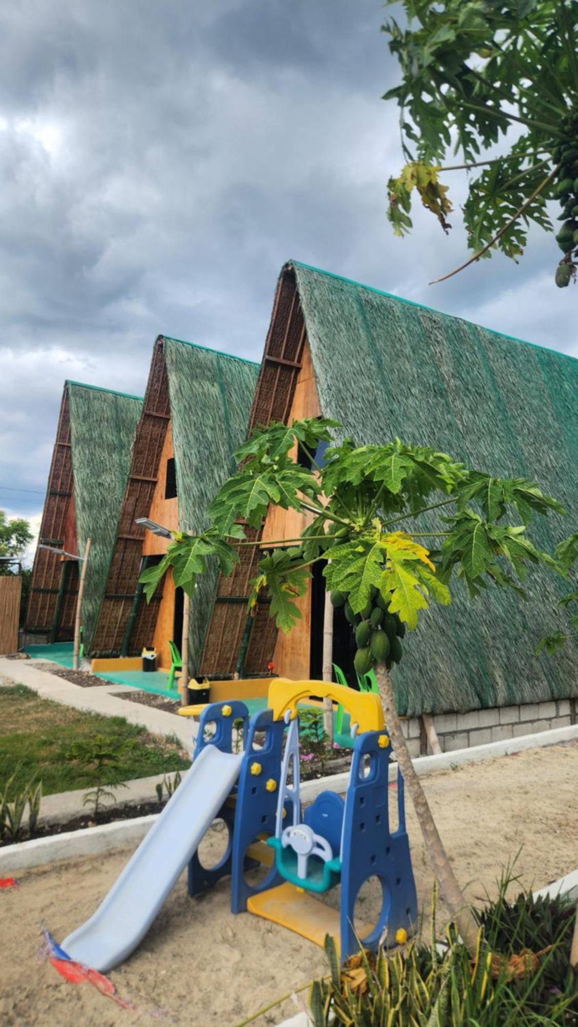 Nirvana Bamboo Houses & Dive Resort Moalboal Exterior foto
